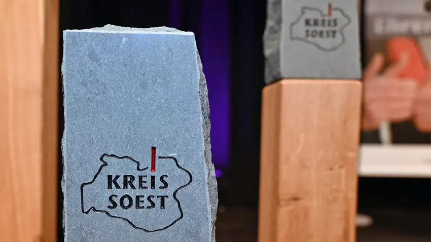 Das ist der Preis: Ein bearbeiteter Grünsandstein. · Foto: Susanne Schulte-Nölle, Kreis Soest